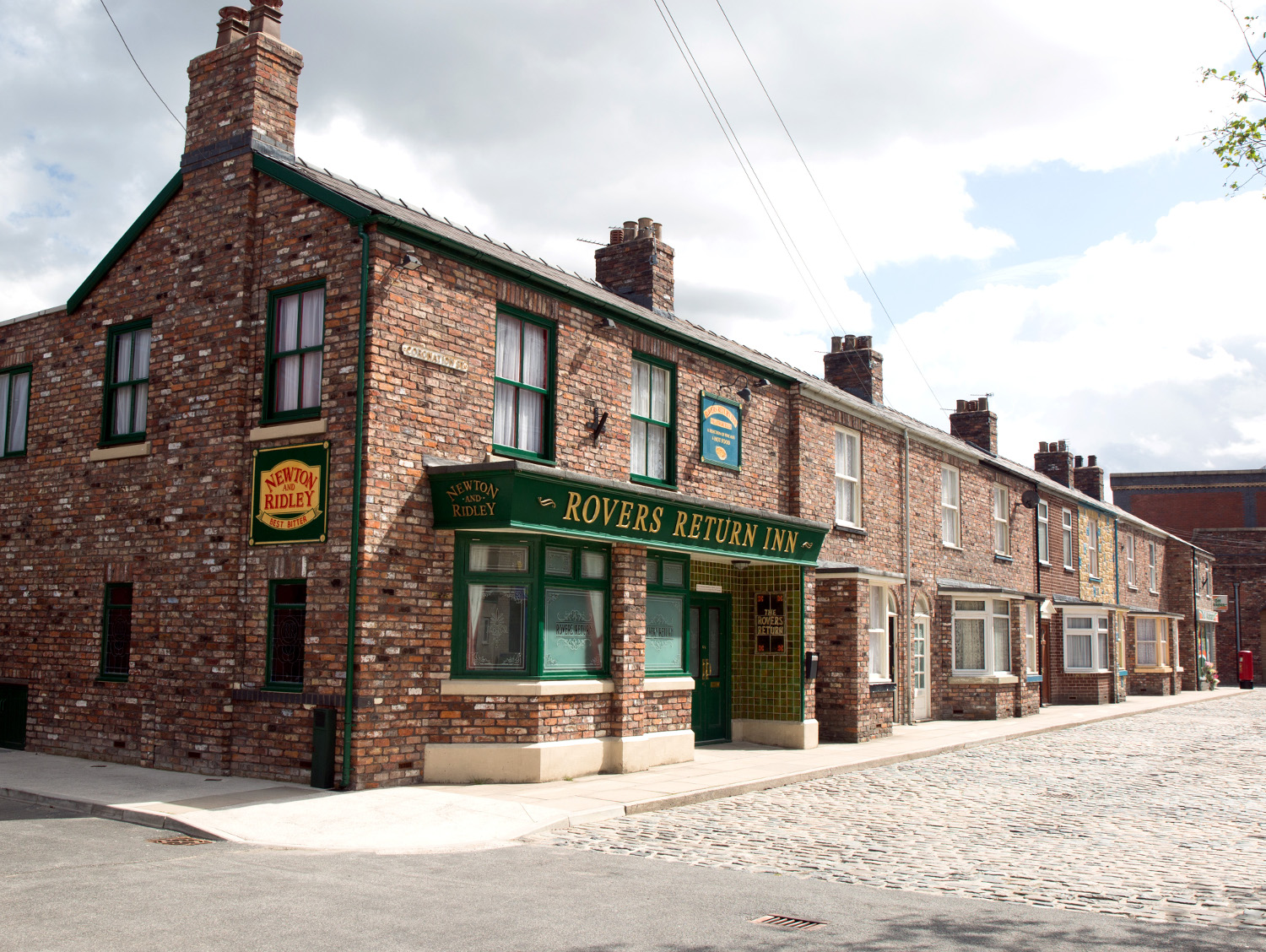 Coronation Street Tour, Lowry Shopping Centre and Salford Quays