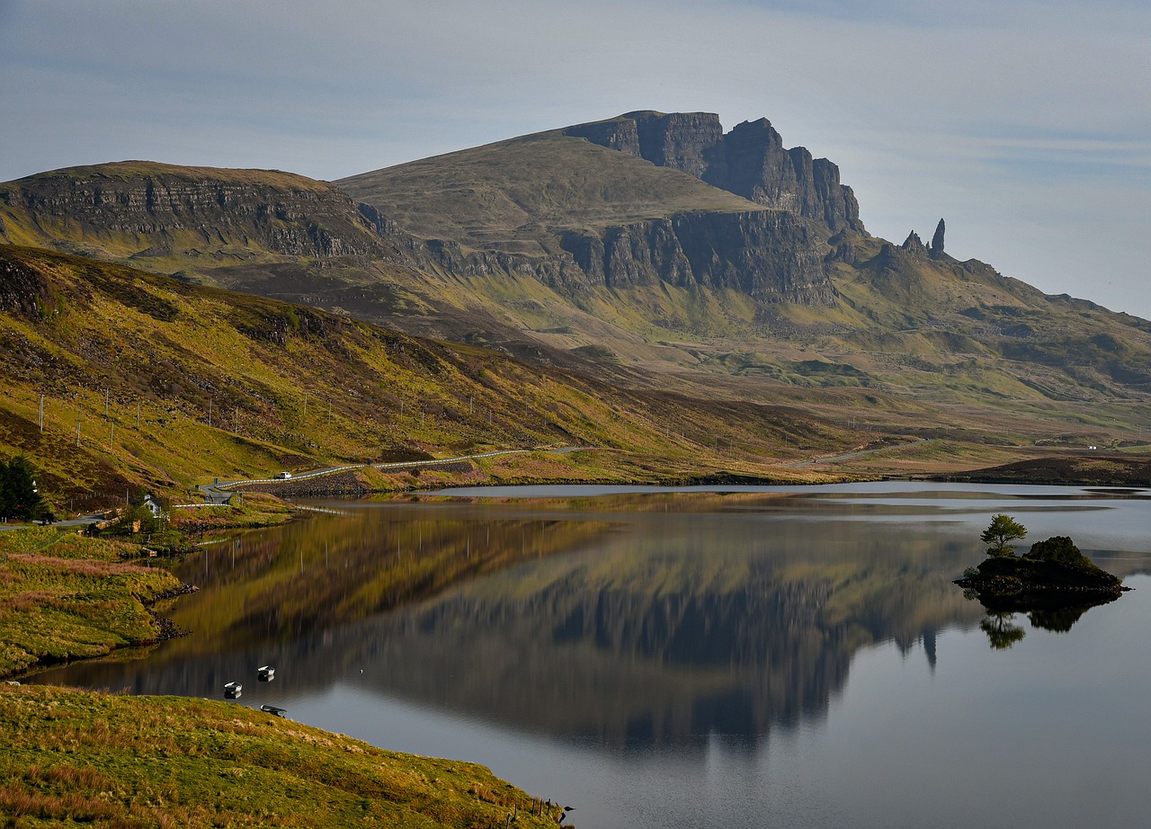 Hop around the Hebrides Islands